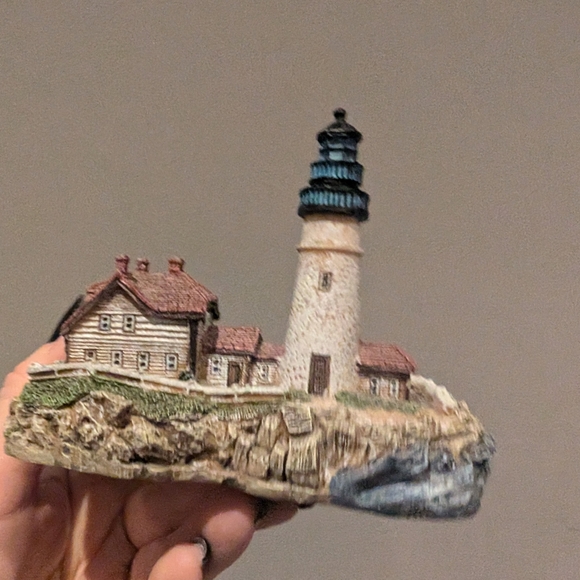 Small Resin Handcrafted Lighthouse Figurine - Picture 2 of 5